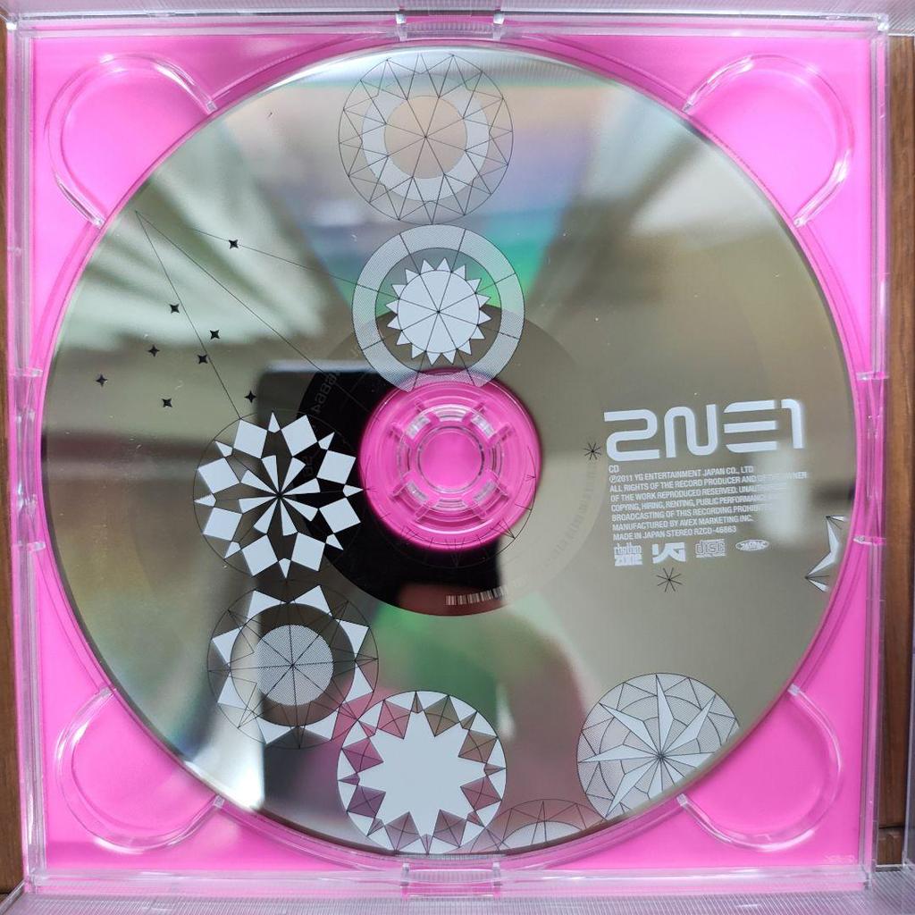 [USED] 2NE1 Album CD Hologram Finish