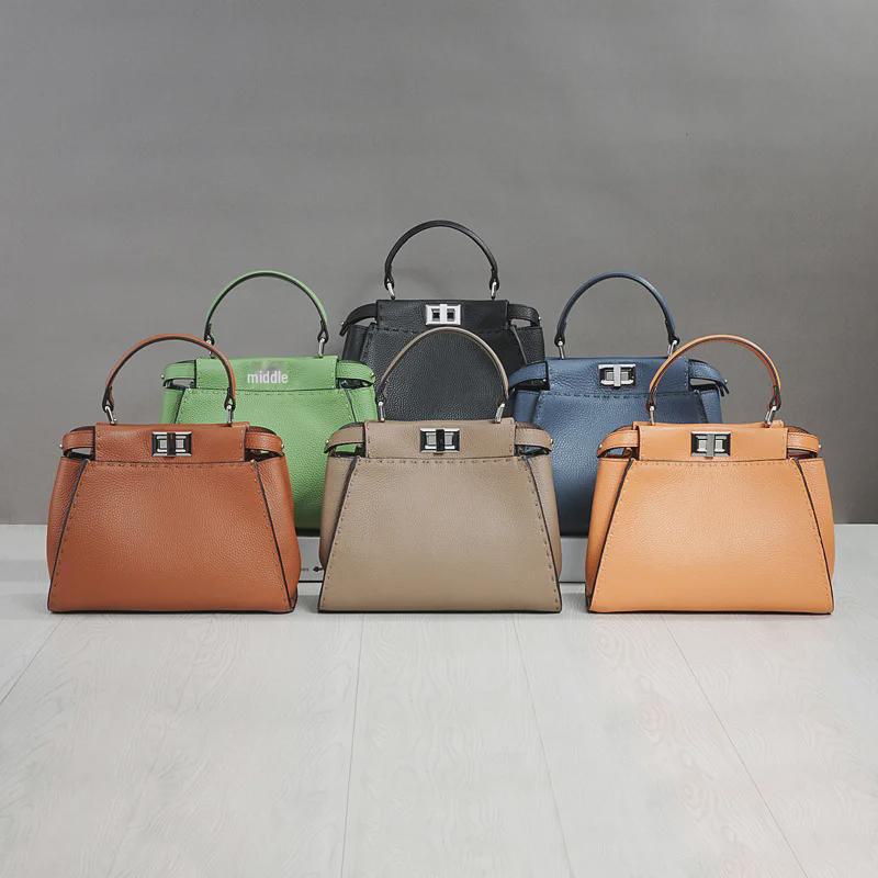 Jaro/léto 2024 Ručně šitá kabelka s motivem koťátka z pravé kůže: Moderní crossbody s liči vzorem