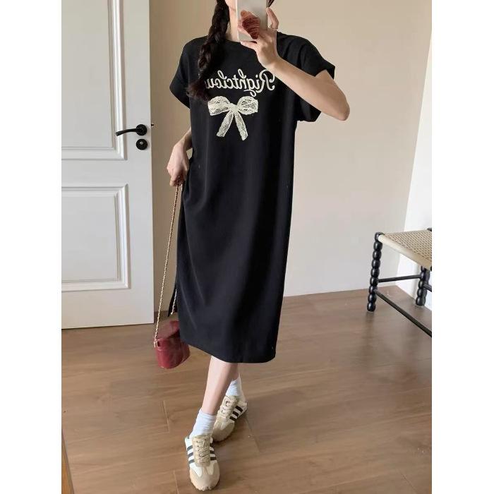 

Повседневное платье-футболка с буквенным принтом в корейском стиле для женщин, непринужденный стиль, свободное платье средней длины с разрезом выше колена 4XL чёрный