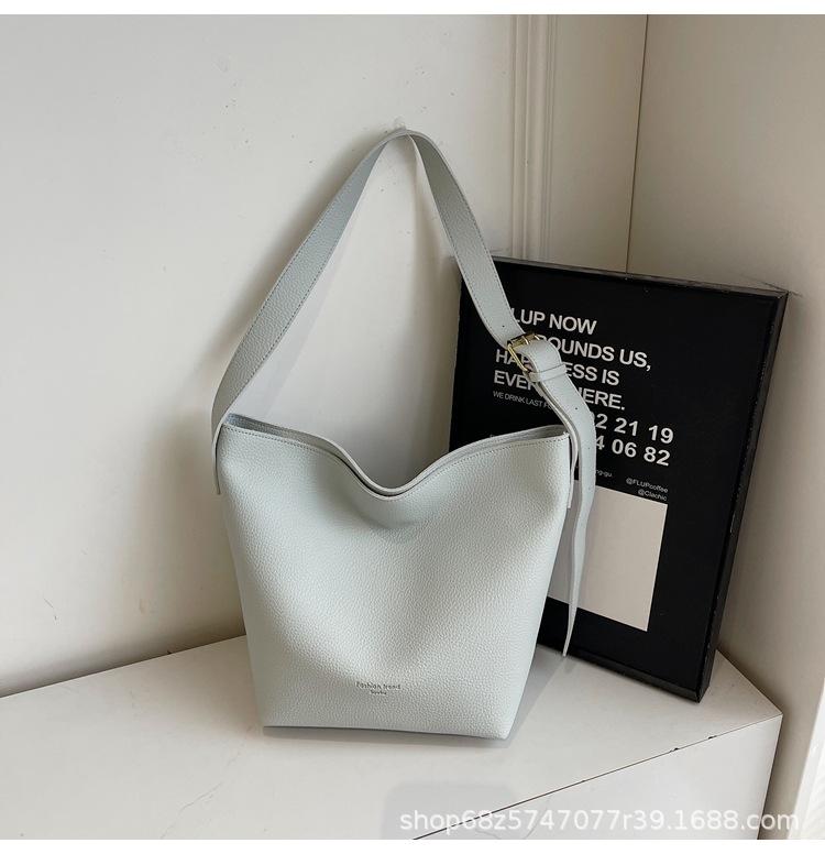 Retro Casual Bucket Bag Women's 2025 New Simple Fashion Shoulder Bag Fashion Sense Simple Commuter Crossbody Bag