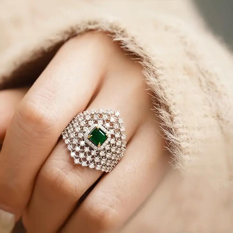 Anello da Donna Huitan Scintillante Intarsiato con Zirconia Cubica Verde Design Vuoto Moda Matrimonio Elegante Accessori da Donna Gioiello Regalo