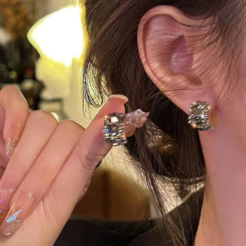 Silver Needle Diamond Surround Pearl Square Earrings Fashion Light Luxury Temperament Earrings Niche Commuter Versatile Earrings Fashion