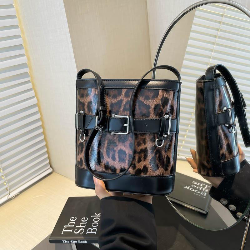 New bag women's bucket bag spring and summer retro niche design crossbody work shoulder bag