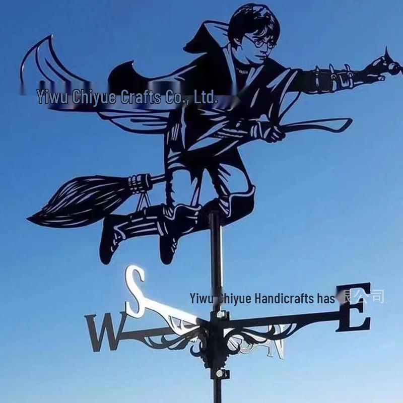 Weather Vane Ornament: Outdoor Wrought Iron Spray-Painted Roof Decoration Metal Craft