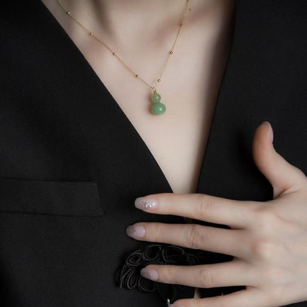 Elegant Chinese-Style Gourd Agate Necklace: Versatile, Light Luxury Pendant Sweater Chain