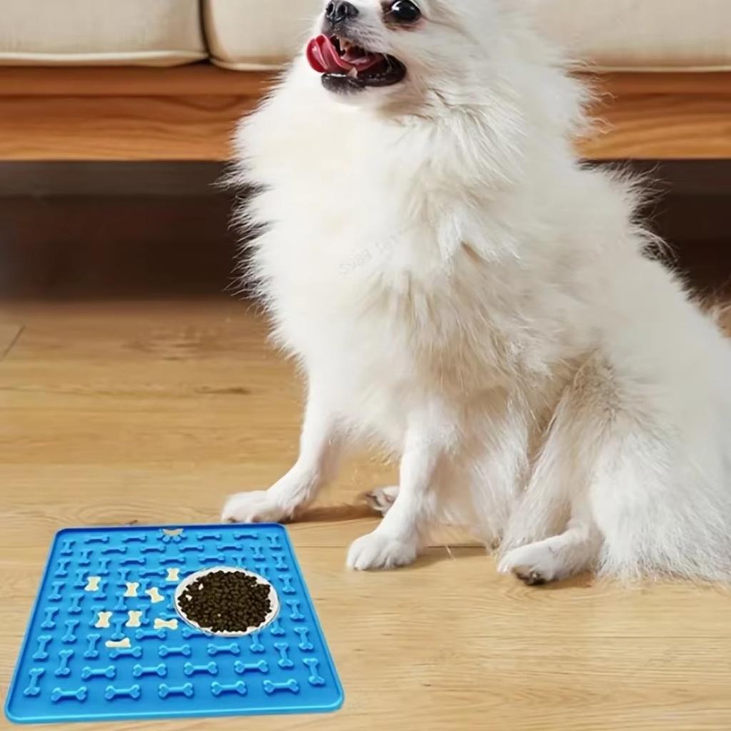 1pc Silicone licking pad for cats and dogs, slow feeding pad for food grade pets, slow feeding pad With suction cups