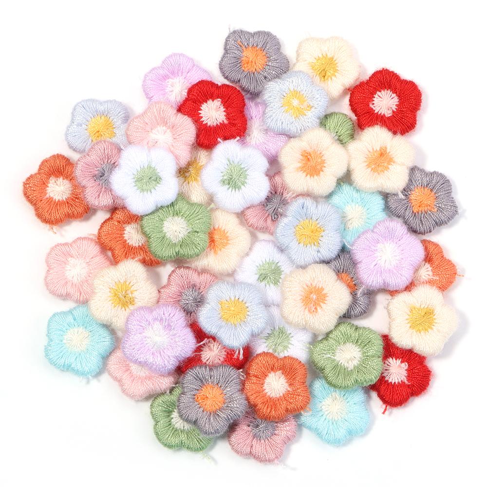 50 Stück/Los Mini Handgemachte Gestickte Blumenflicken Bunte Pflaumenblüten Applikation DIY Kleidung Kopfbedeckung Dekor Nähzubehör