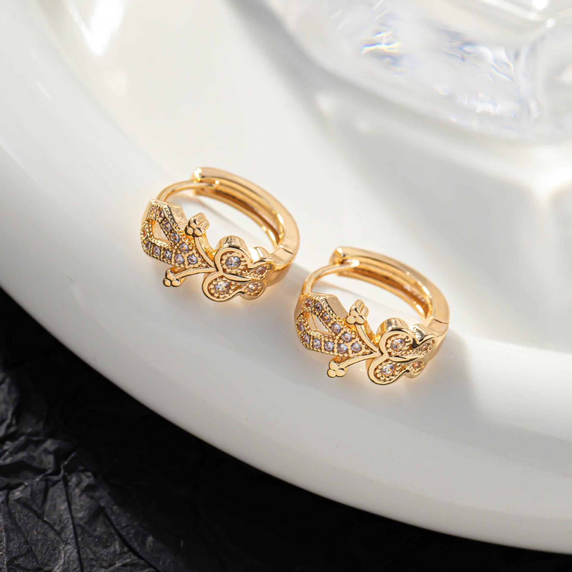 Elegant Unisex Diamond-Inlaid Hollow Butterfly Flower Earrings – European & American Style