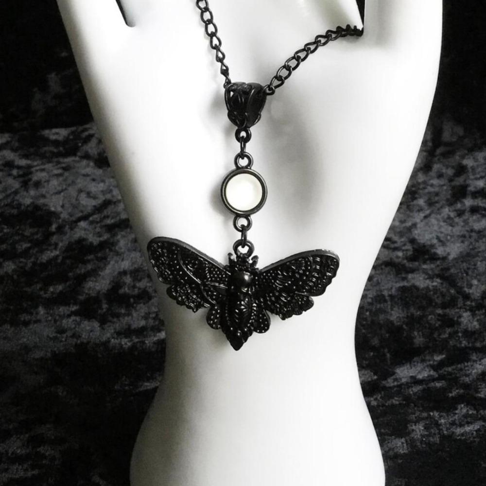 Goth Exquisite Relief Black Eagle Moth Insect Pendant Necklace for Women Hallowmas Party Punk Personality Jewelry Accessory Gift