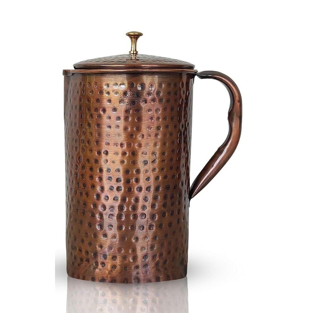 

Медный кувшин-питчер с кованым дизайном - Античный темный тон - 2000 мл - Хранение и подача воды для йоги, аюрведы, исцеления