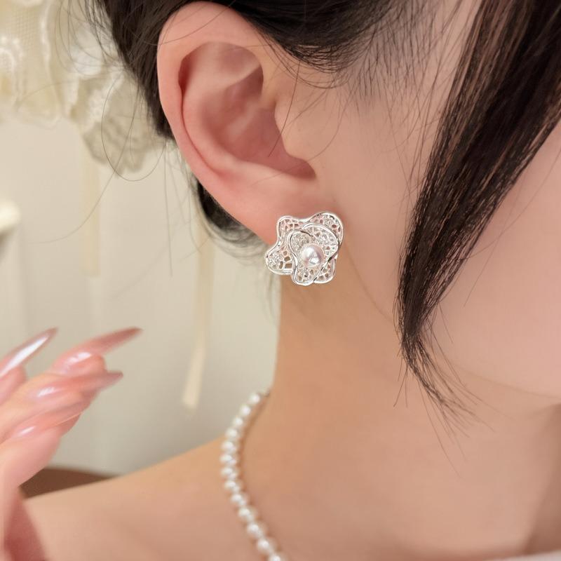 18k Real Gold Electroplated Zircon Flower Pearl Earrings, Earrings, Fashion Temperament, Versatile Design Sense, Niche Earrings Women
