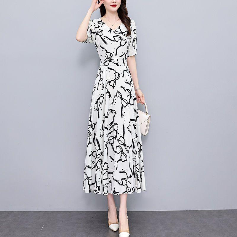 Slim-Fit Summer Plus Size Waist-Cinching Polyester Dress for Middle-Aged Women