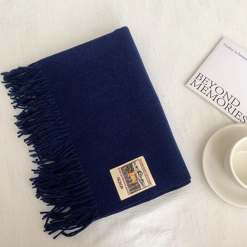 A Winter-specific, All-color, Multifunctional Scarf with A Soft Texture, Resembling The Feel of Cashmere, Providing Warmth and Protection.