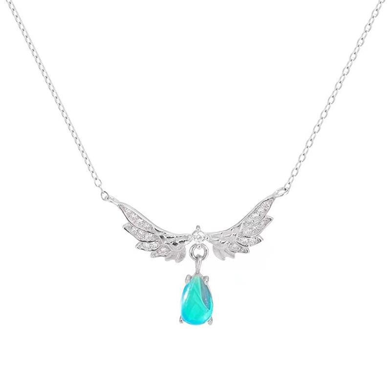 Mondstein Halskette Engelsflügel: Schillernde Schlüsselbeinkette im Feenstil mit exquisiten kleinen Flügeln für Frauen