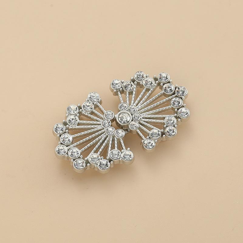1 Pair Alloy Cardigan Collar Clips Holder Women Decor Crystal Cape Cloak Clasps Fasteners Buckle Brooch Clip