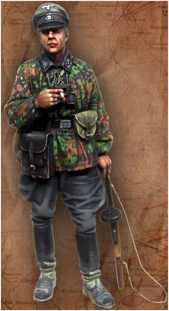 Evolution Miniatures 1/35 Scale German Waffen SS Officer Taking a Smoking Break, Kursk, 1943 Resin Kit (EM-35230)