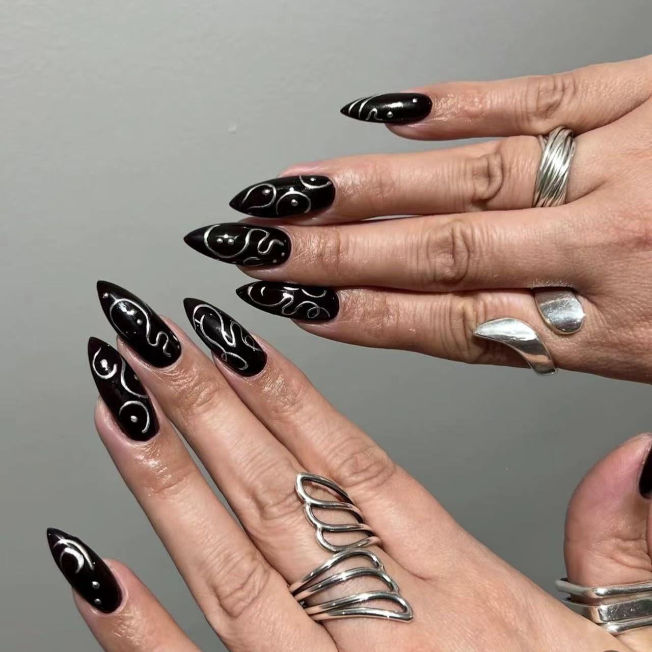 24 шт. Металлические серебристые узоры Черные накладные ногти Френч для френч-пресса Сладкие Крутые Длинные Стилеты Накладные ногти для женщин Простые Инс Миндалевидные Ногти