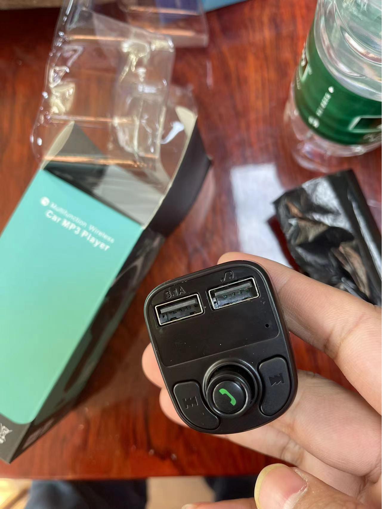 

M52 Автомобильный MP3 Bluetooth FM-плеер с цветной подсветкой и аудиовходом AUX X8