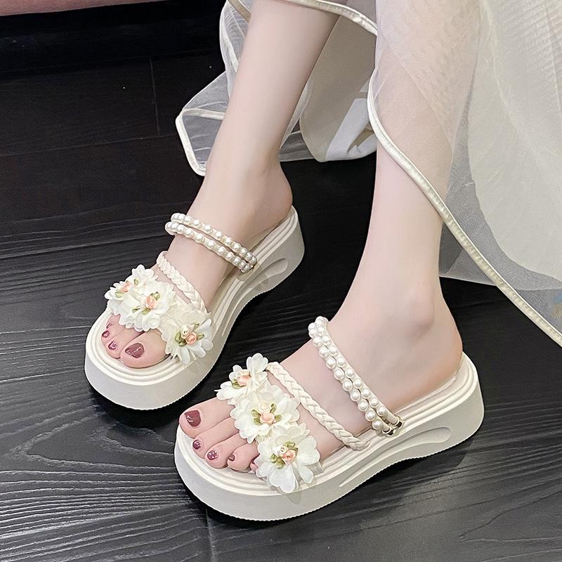 2025 new pearl beach sandals women's summer wear muffin platform flowers sweet one-word drag fairy wind sandals