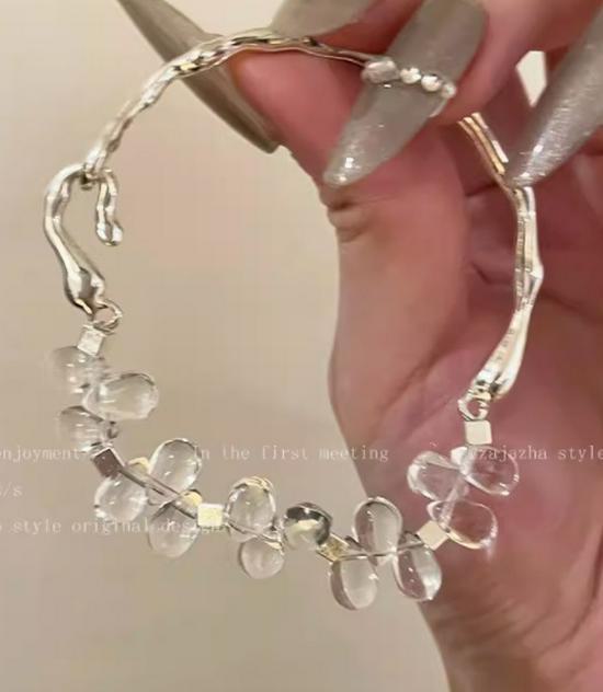 

Изысканный полубраслет с нерегулярными кристаллами и бусинами - уникальный дизайн класса люкс Irregular crystal half bracelet