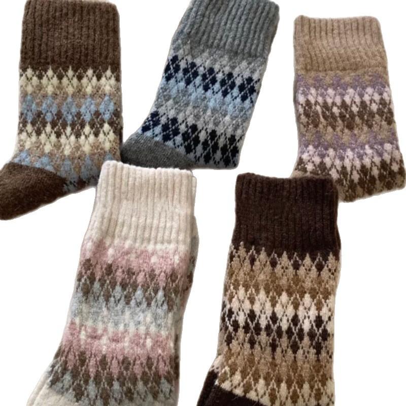 Winter Multi-color Checked Wool Socks for Children, Thick and Warm, Made of Premium Wool, Featuring A Retro Style Reminiscent of The Isle of Fear.