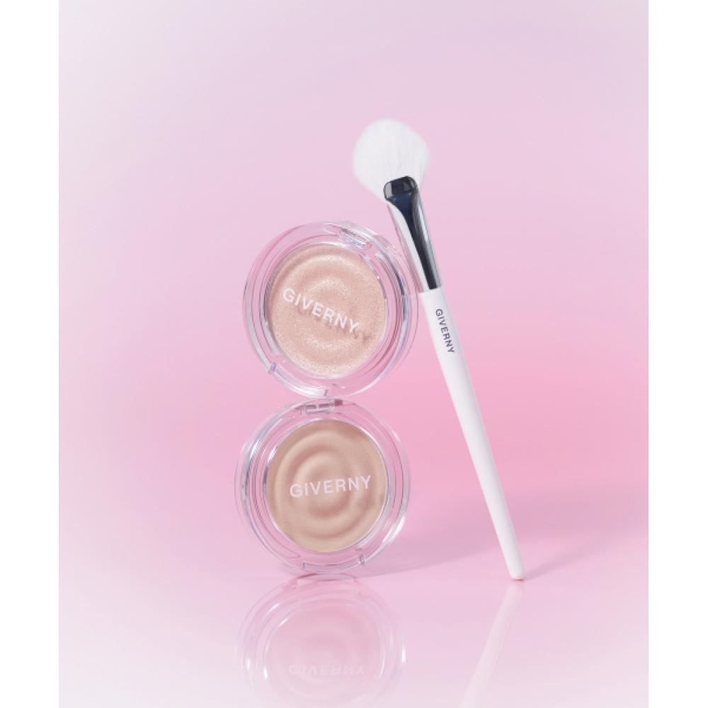 

Giverny Dewy Blooming Fan Brush 1pc DEWY VOLUMING FAN BRUSH 1 PACK