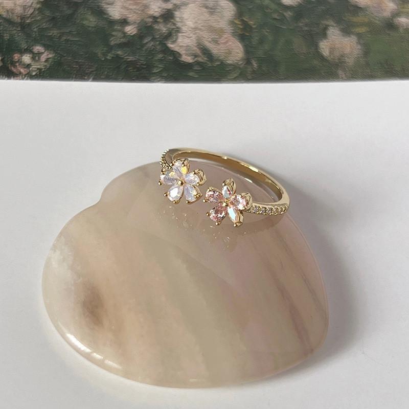 Silver Luxe S925 Ring Featuring Unique Pearl And Flower Design Perfect For Women