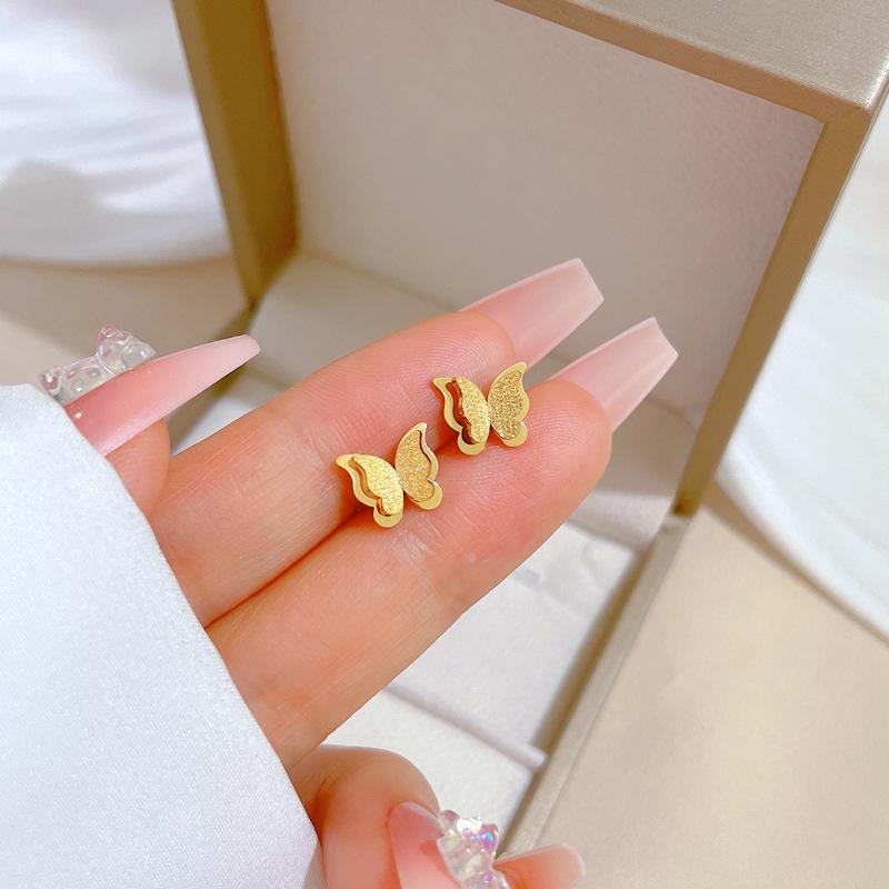 Cercei minimaliști tip stud din oțel titan cu sidef și trifoi cu patru foi - Design androgin pentru temperament individual și eleganță de banchet.