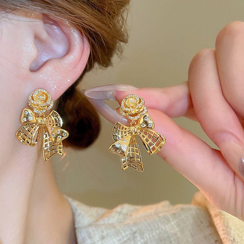 Gold-Plated Vintage Bow Pearl Earrings - Luxury Niche Design Stud Jewelry