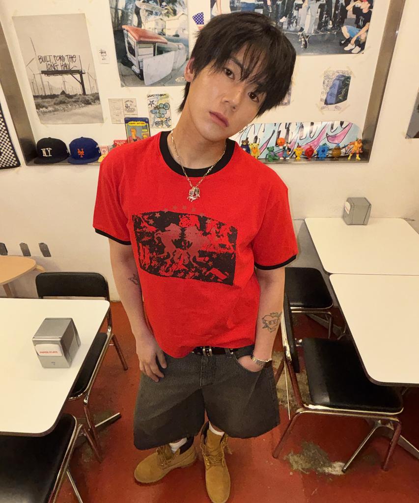 Nodi Dual Horse Emblem Ringer Crop Tee Melange Gray