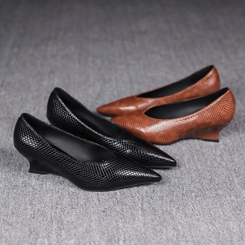 Fashion Large Size Soft Leather Shallow Mouth Pointed Thick Heel Shoes Women 2025 New Spring Autumn Snakeskin Pattern High Heels Women’s