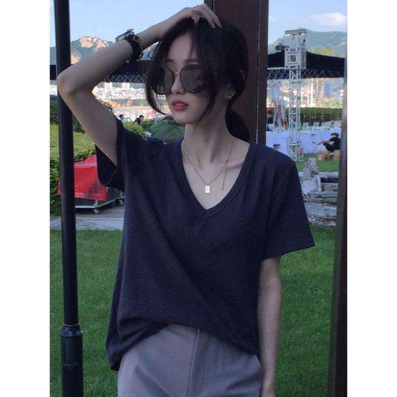 Women's Minimalist High-End White Short Sleeve T-shirt, Summer 2023