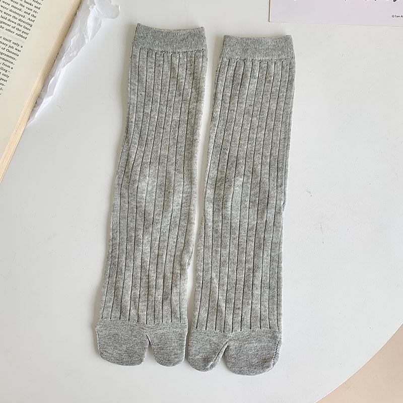 

Женские тонкие носки с впитывающим пот носком, женские полосатые гольфы до середины икры, дышащие двухпалые носки из полиэстера и хлопка, школьный стиль 1 pair серый