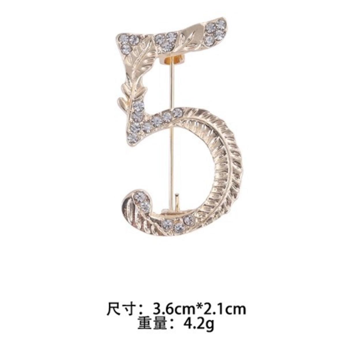 

Мода Индивидуальность Универсальный Арабские Цифры Алфавит Брошь Брошь Костюм Шина Защита от Света Пряжка Фиксированная Одежда