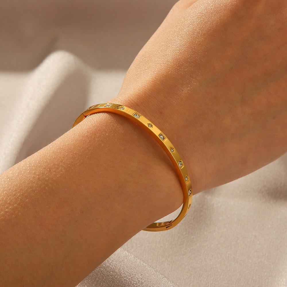 

Vintage Zircon Titanium Steel Bracelet with Diamond Accents for Women