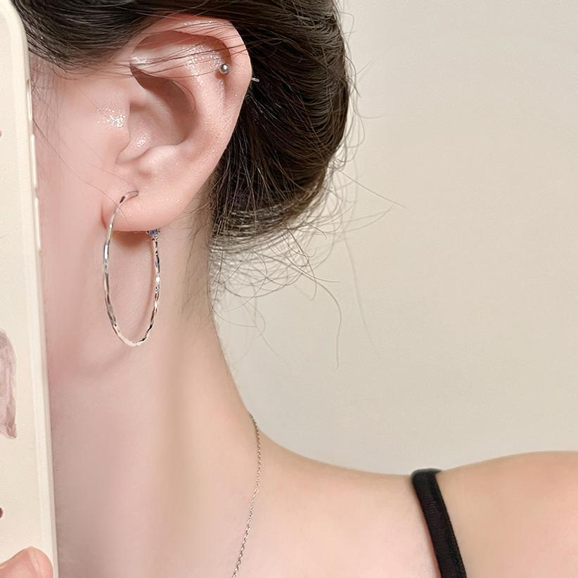 Exquisite Gold Pigment Hoop Earrings for Women: 2025 Trendy, High-End, Atmospheric, Simple Round Design