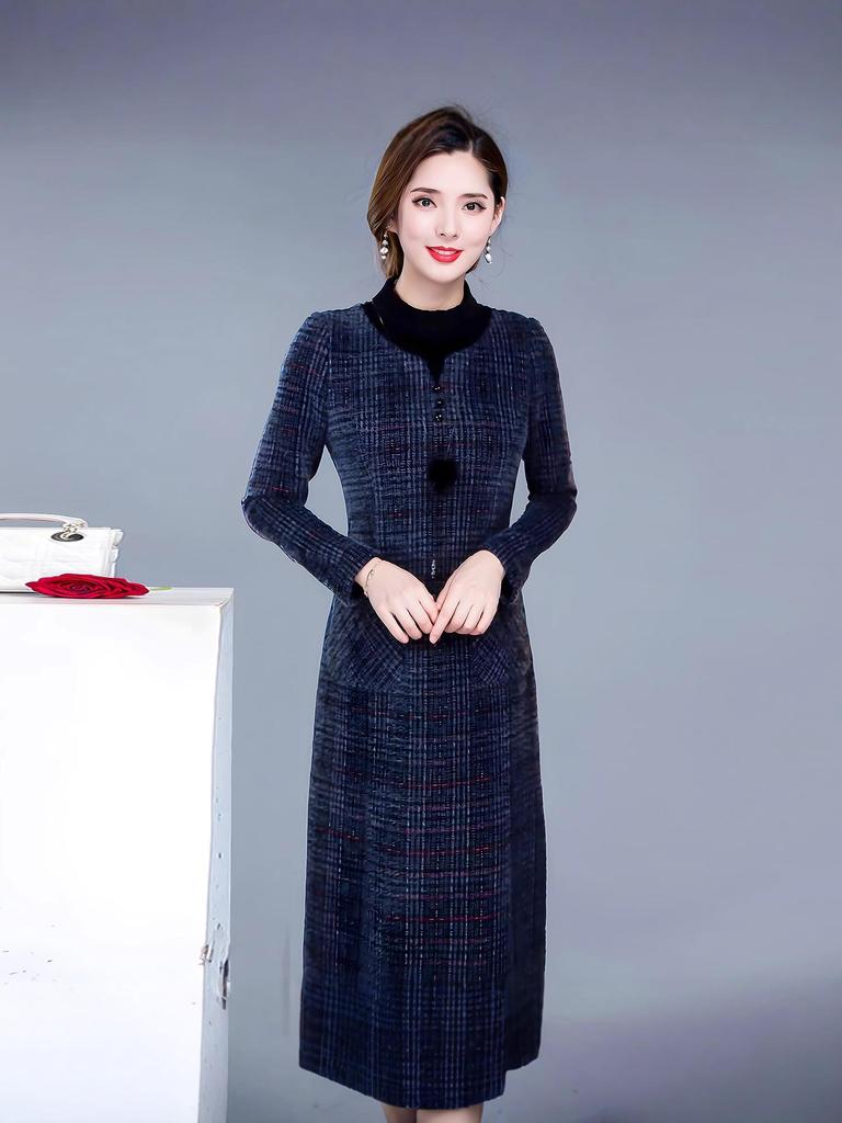 2025 Elegant Winter Plaid Dress for Plus-Size Mature Women: Slimming, Thickened Design