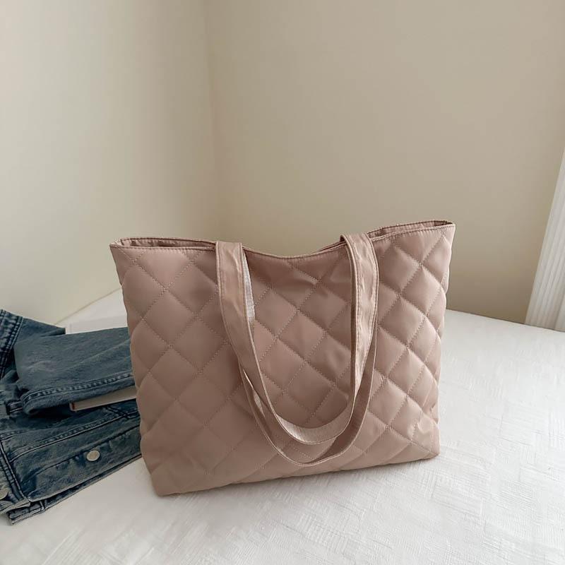 2025 New Diamond Retro Niche Design Underarm Bag Large Capacity Commuting Fashion Portable Shoulder Tote Bag