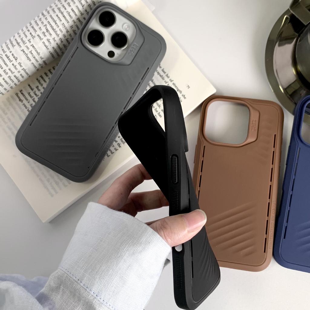 Applicable To Apple 16PROMAX Breathable Hole Magnetic Suction Phone Case Cooling IPhone 15 Simple Anti-fall 14 Protective Case