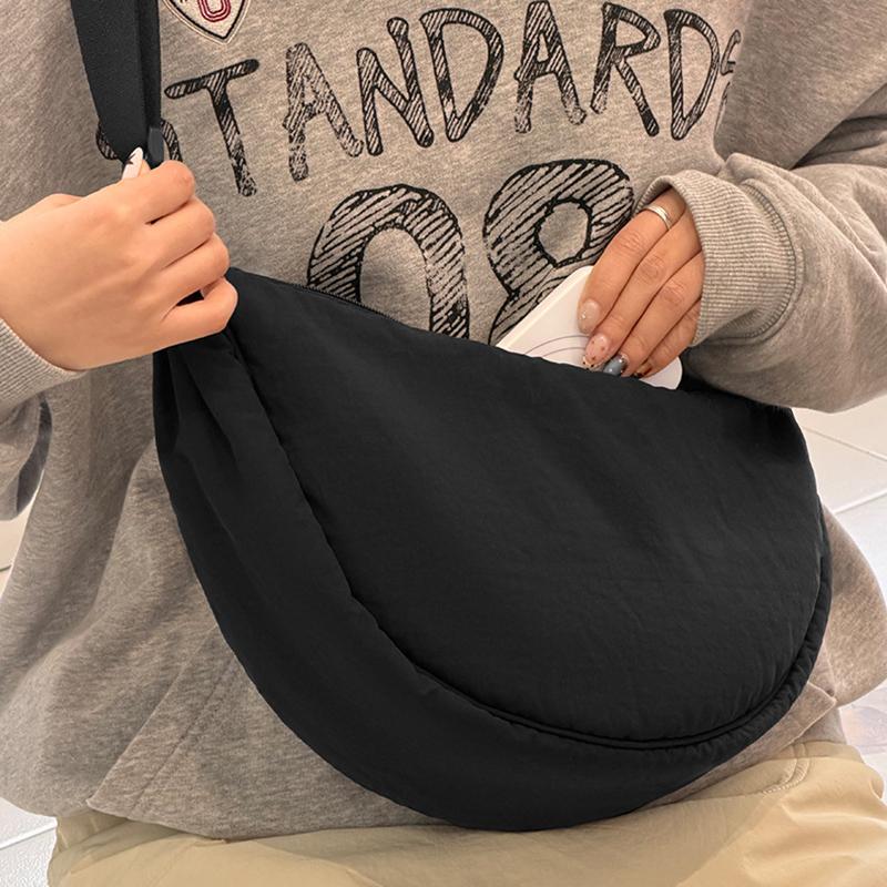 New Simple and Casual Solid Color Nylon Large Capacity Men Women's Dumpling Bag Shoulder Bag for Travel and Commuting Unisex Hobo Bags