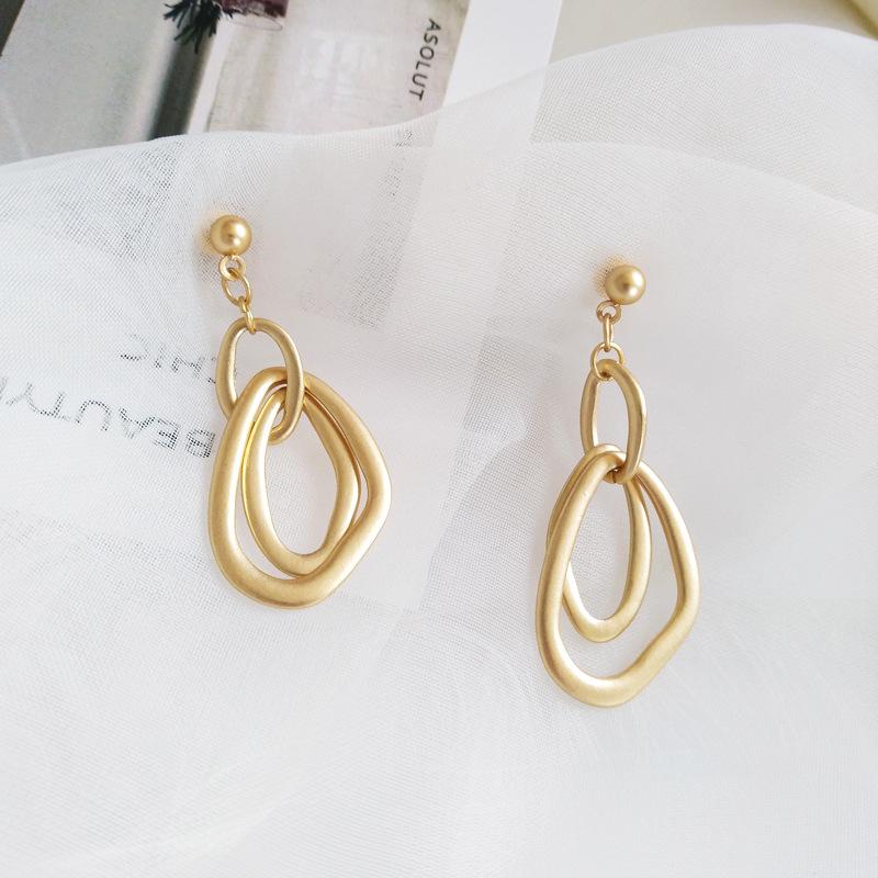 Trendige koreanische minimalistische Statement-Clip-Ohrringe Schmuck Elegante goldfarbene geometrische Clip-Ohrringe ohne Piercing für Damen