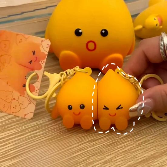 1 Paar Schlüsselanhänger Magnetisches Flammen-Design Magnetische Saugkraft Schlüsselanhänger Lebhafter Ausdruck Paargeschenk Taschenzubehör