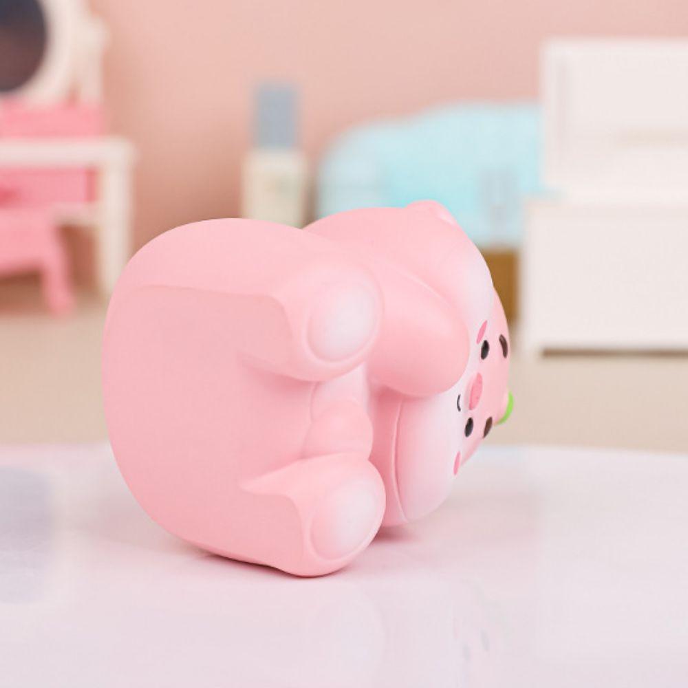Cute Resin Pig Ornaments Small Cartoon Animal Miniatures Strawberry Pig Statues  Home Decor
