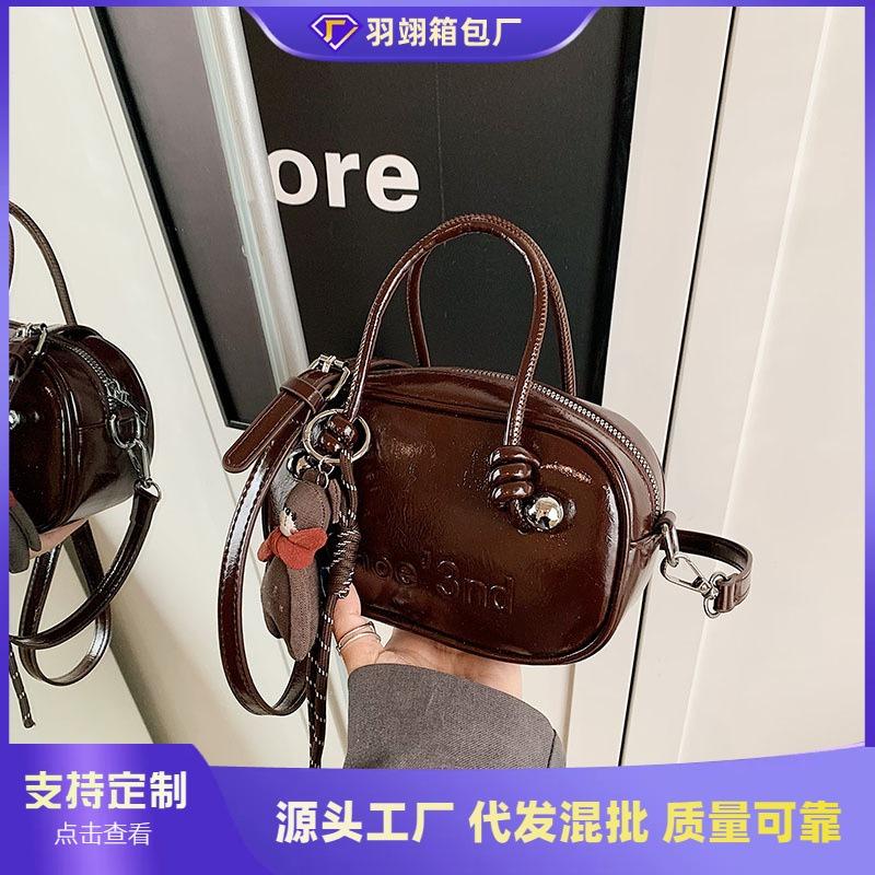 Small Bag Women's New Versatile Retro Shoulder Messenger Bag Popular Portable Small Square Bag