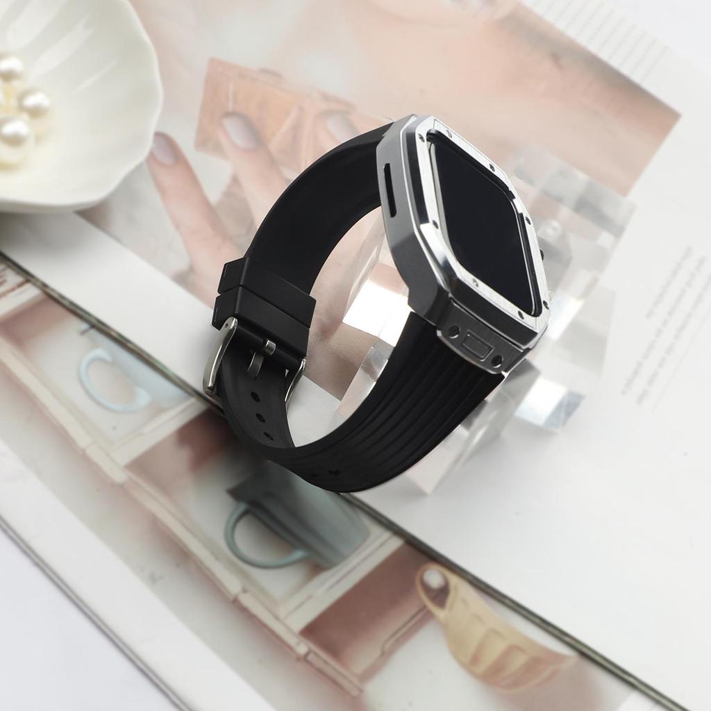 Compatible Metal Band for Apple Watch Series 6 and 8 - Instantly Transforms Your iWatch