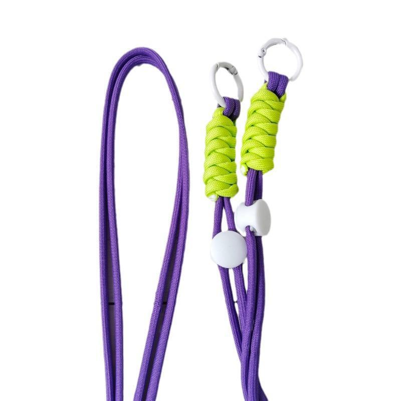 Cordón ajustable para teléfono móvil tipo bandolera: solución para colgarlo del cuello y llevarlo con manos libres.