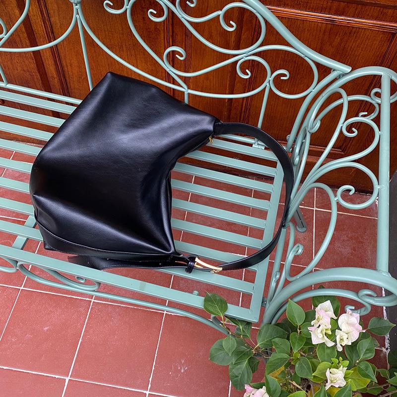 Korean Minimalist Large-Capacity Daily Shoulder & Crossbody Bag for Women 2025