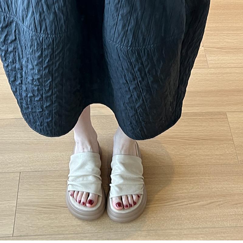 Xiaohongshu popular Chengdu style thick-soled slippers women's summer new retro flat-bottomed outer wear light and not tired slippers