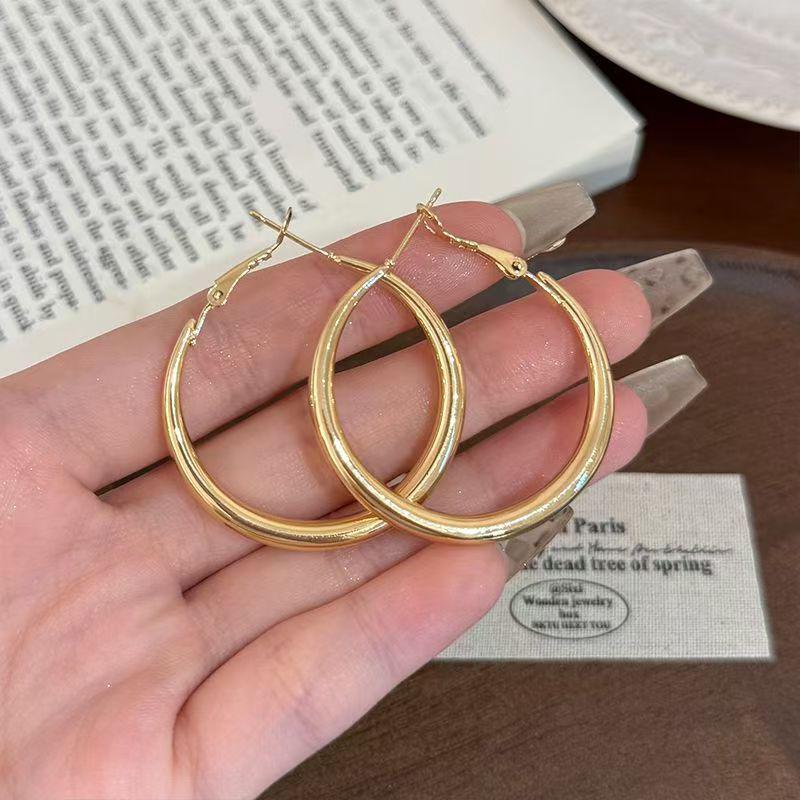 

2025 Trendy Gold Hip Hop Earrings: Niche Hoops, Dangles & Studs for Women