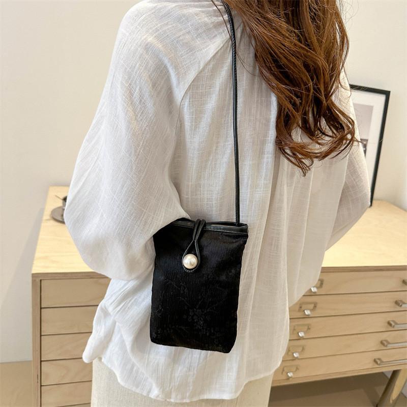 Chic 2024 Summer Small Square Shoulder Bag For Women In Black Cream Pink Green Colors